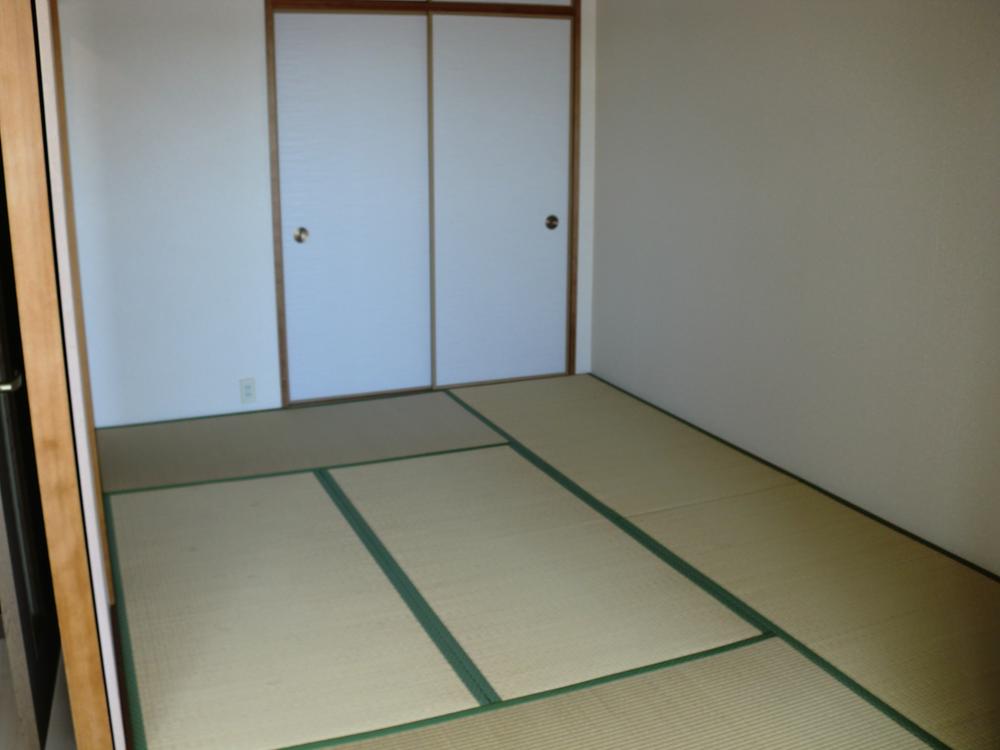 Non-living room. It Japanese-style room 6 quires is also attractive
