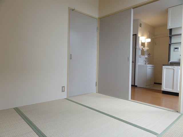 Other room space. Japanese-style 3