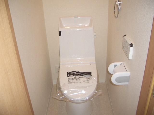 Toilet. Indoor (11 May 2013) Shooting