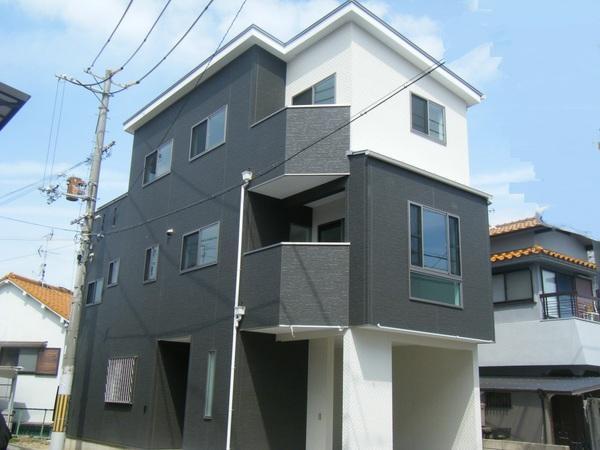 Local appearance photo. Because it is the location of the property on the corner lot, Bright daylight ・ Ventilation is good.