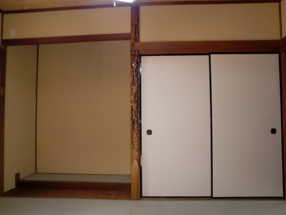 Non-living room. I hope there is also a alcove with a Japanese-style room. 