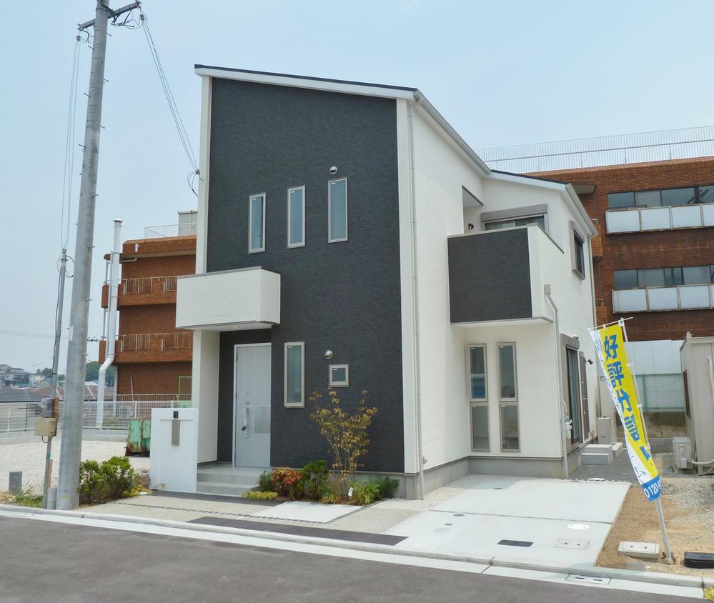 Same specifications photos (appearance). Chic appearance of the impression which was based on black (our example of construction Same specifications)