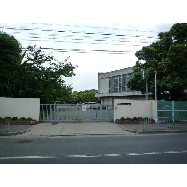 Junior high school. Deep 880m until junior high school