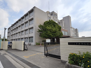 Junior high school. 1720m to Hirai junior high school