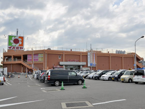Supermarket. Izumiya Senboku to the store 940m