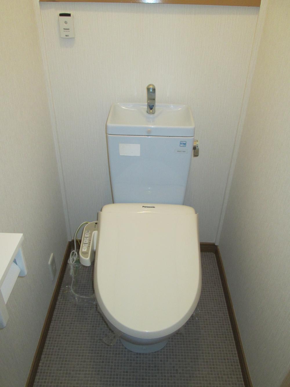 Toilet. Toilet with a functional and clean. 