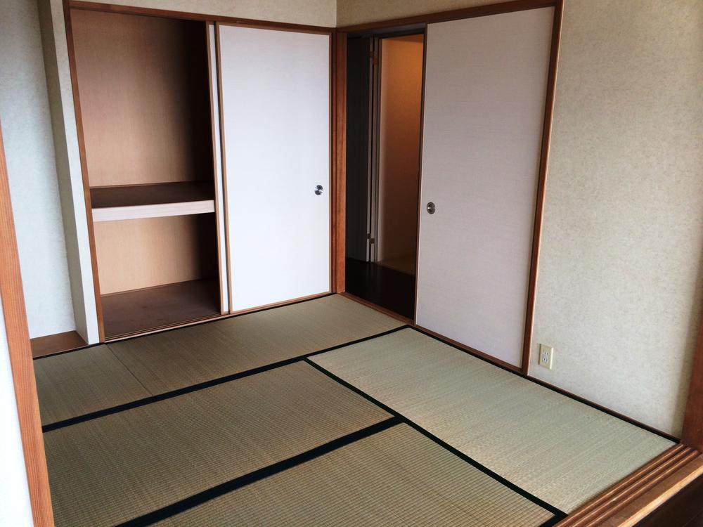 Non-living room. I hope there is also a Japanese-style room