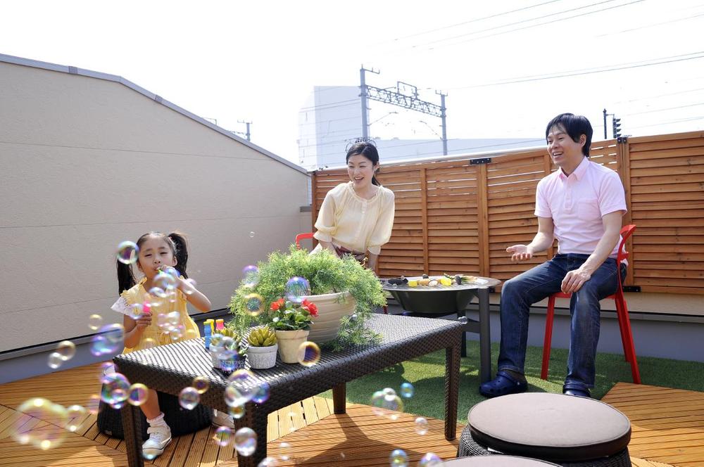 Balcony. Wide ~  ~  ~ Garden terrace of the "Plus One," which had a balcony can get. Sense of openness that I do not think urban housing!