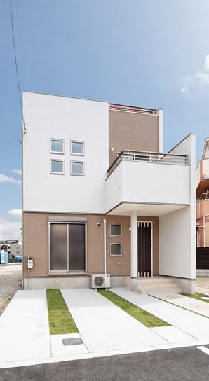 Accent wide balcony of appearance. From the third floor of the balcony, You can also look green Egret park (model house)