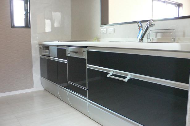 Same specifications photo (kitchen). Cleanup Corporation CREAN LADY A kitchen that could not be recycled in a wooden cabinet by the "eco cabinet" made of stainless steel Cleanup will contribute to the global environment. Quality to the part which is not visible stainless. So, Cleanliness, Long life, Eco