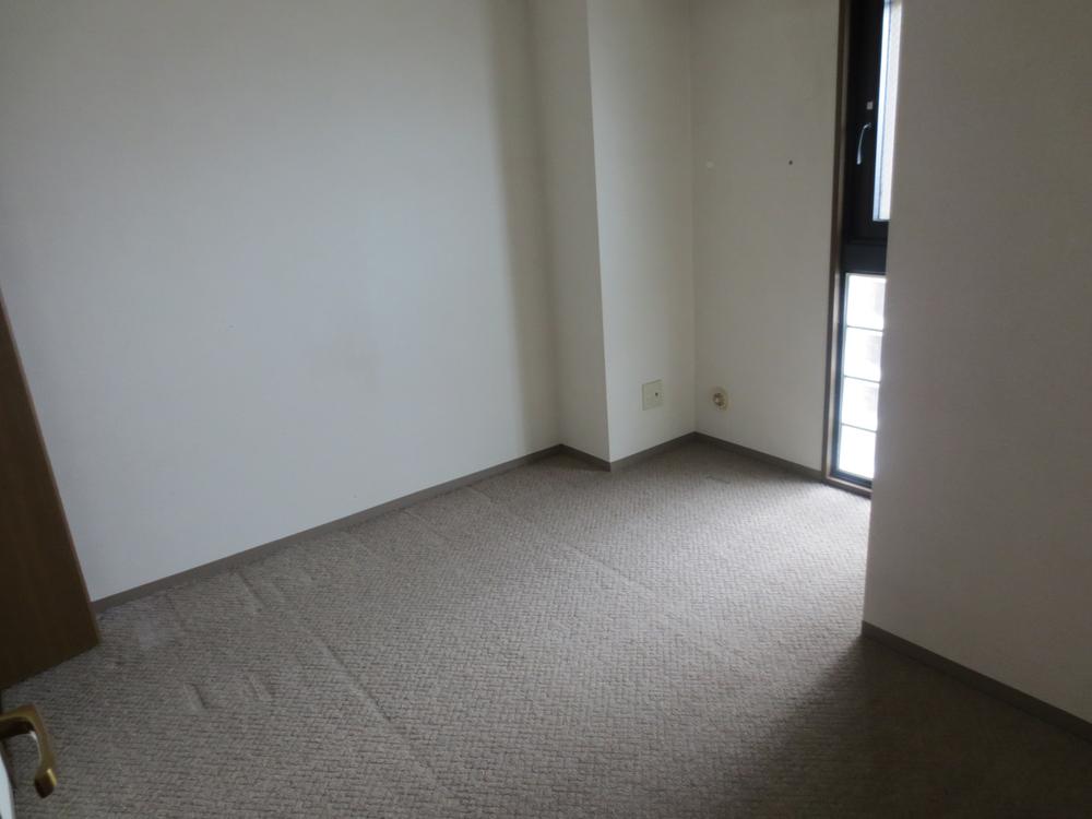 Non-living room. 5 Pledge of Western-style