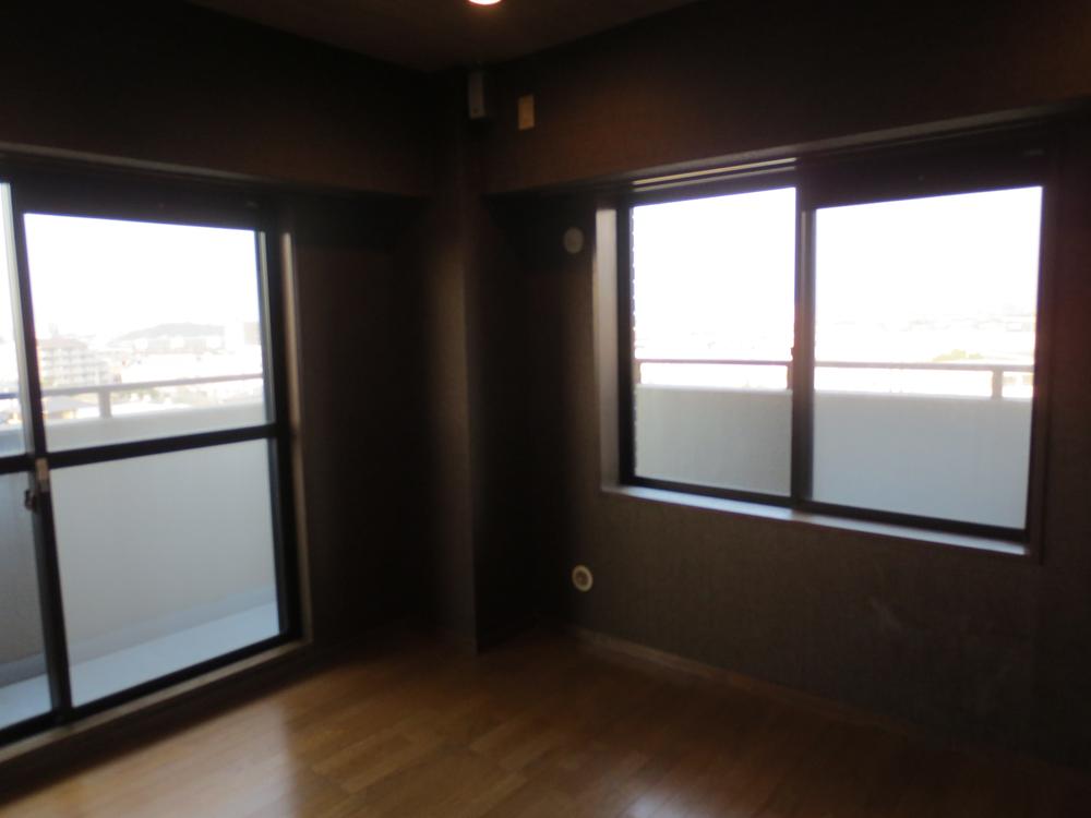Non-living room. 6.5 Pledge of Western-style ・ Window is is there dihedral bright