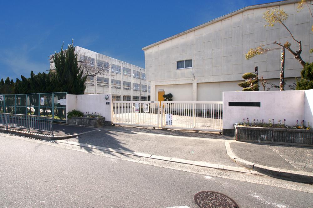 Primary school. 1576m until the Sakai Municipal Higashifukai Elementary School