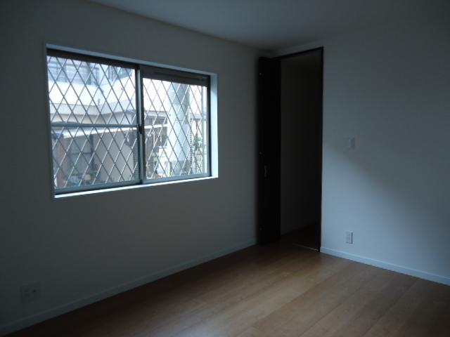 Non-living room. Indoor (12 May 2013) Shooting