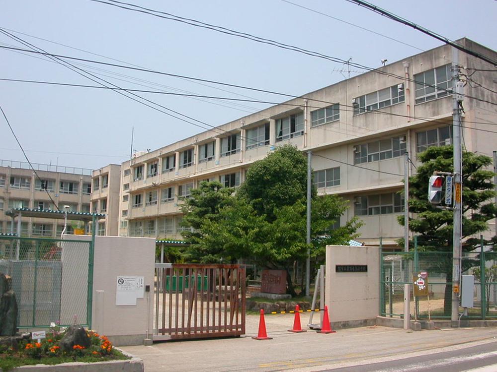 Primary school. Sakai Tatsuhigashi Mozu to elementary school 1200m
