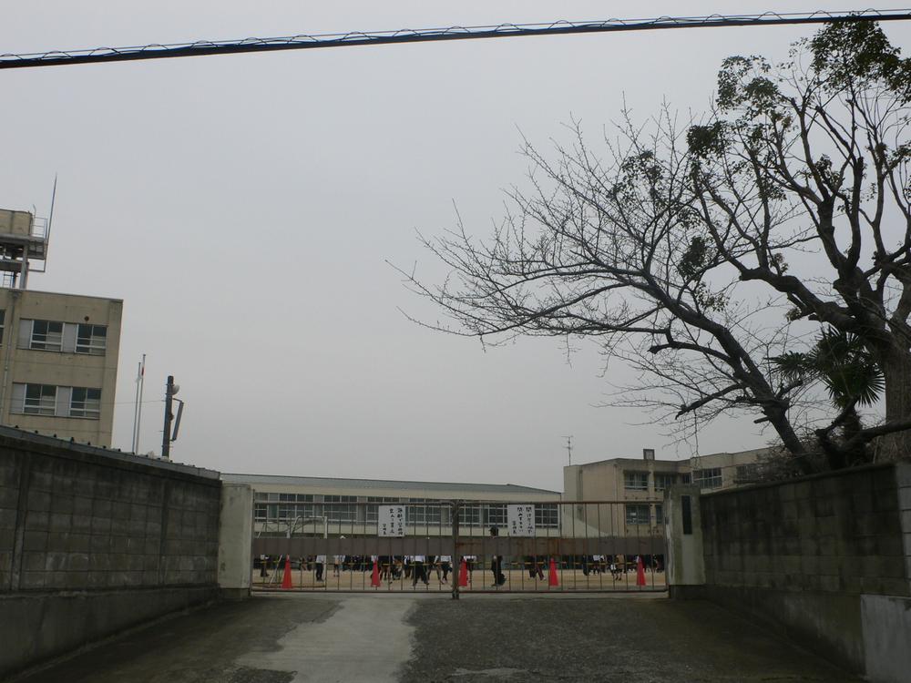 Primary school. Sakai Tatsunishi pottery up to elementary school 640m