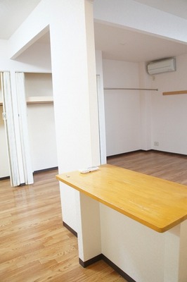 Living and room. Spacious 11.5 Pledge of Western-style