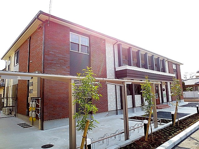 Building appearance. It is the entrance side appearance. 