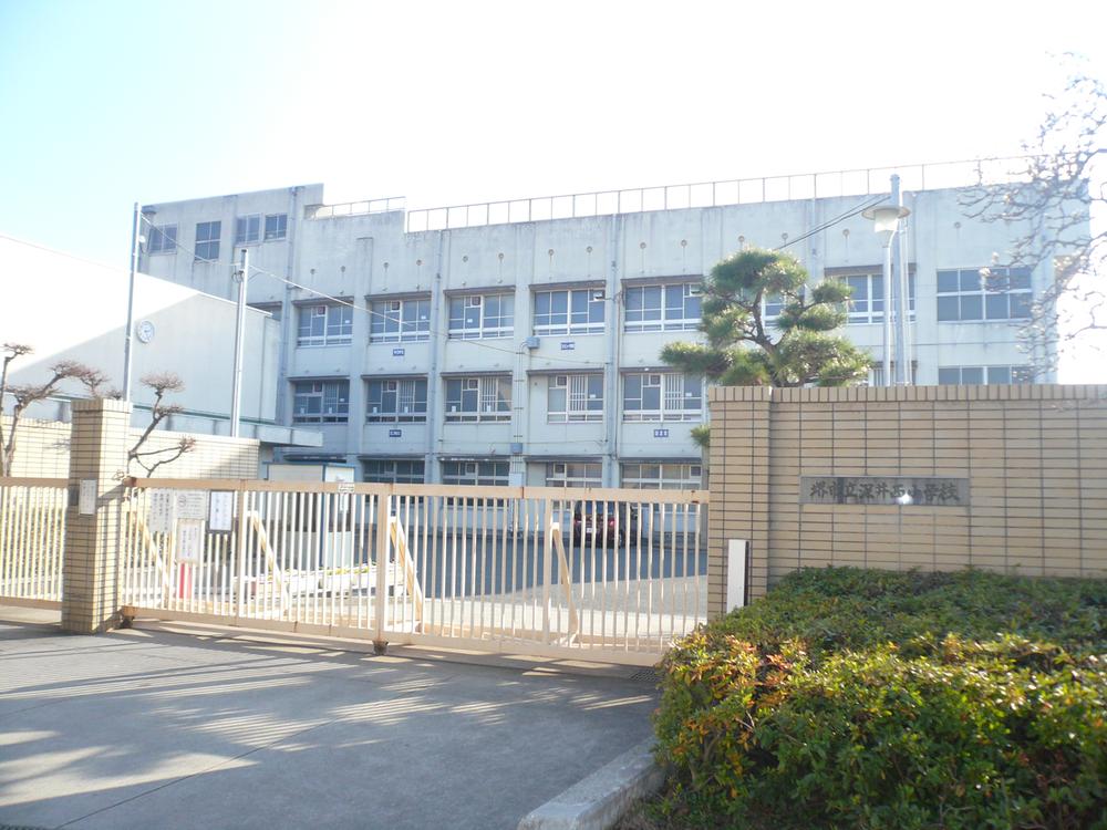 Primary school. Deep until Nishi Elementary School, It is a 4-minute walk in the child's foot.