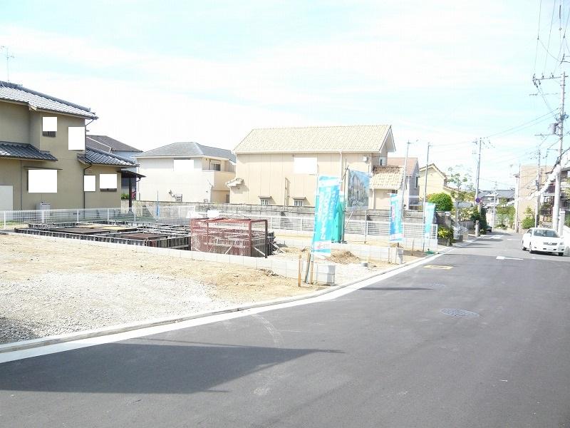 Local photos, including front road. It was replaced by spear front road clean pavement.