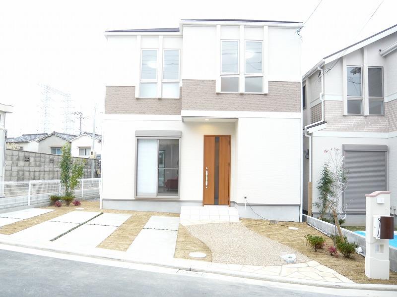 Local appearance photo. Local is a photo. It will sort spear in front asphalt clean.