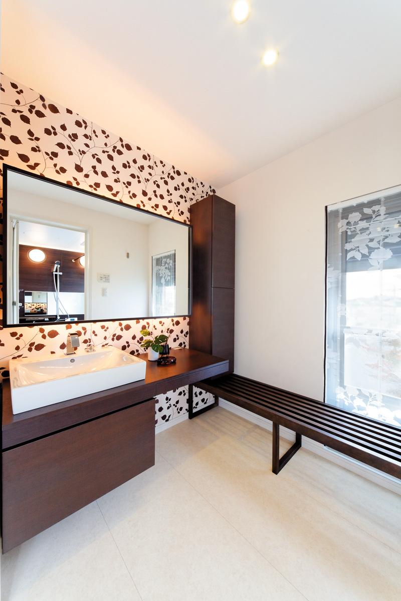 Model house photo. Fashionable wash room of wallpaper. (Mihara model house)