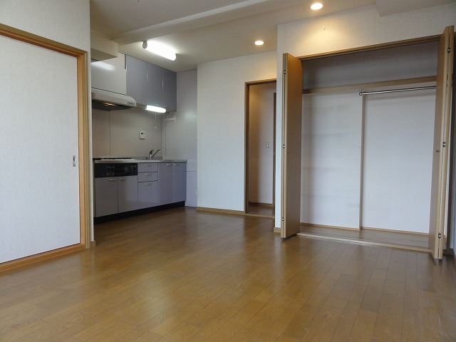 Living and room. Spacious of 13 quires LDK ~