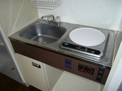 Kitchen. 1-neck electric stove