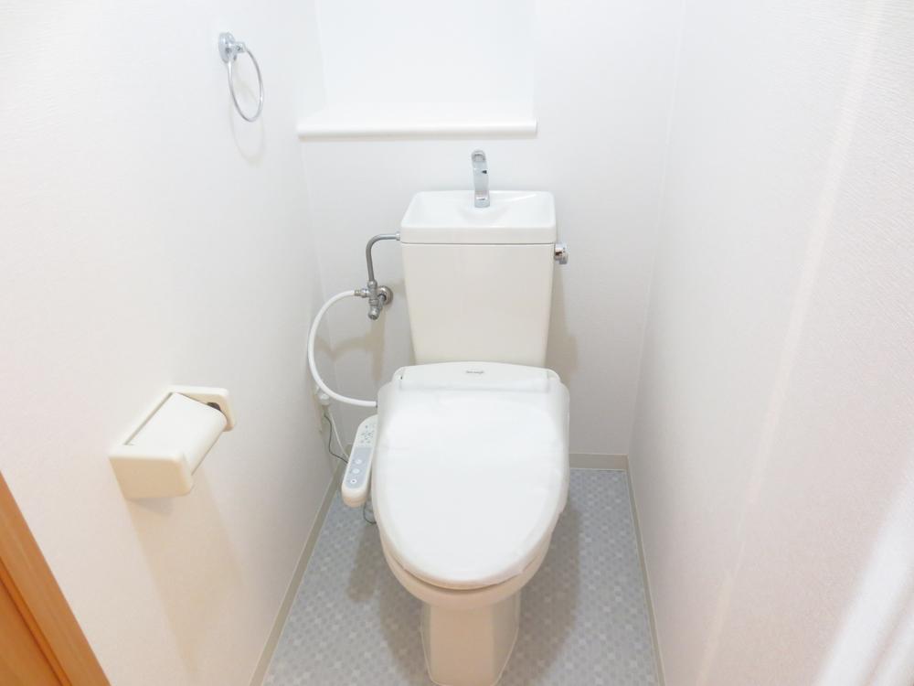 Toilet. Also have a bidet in the bathroom ☆