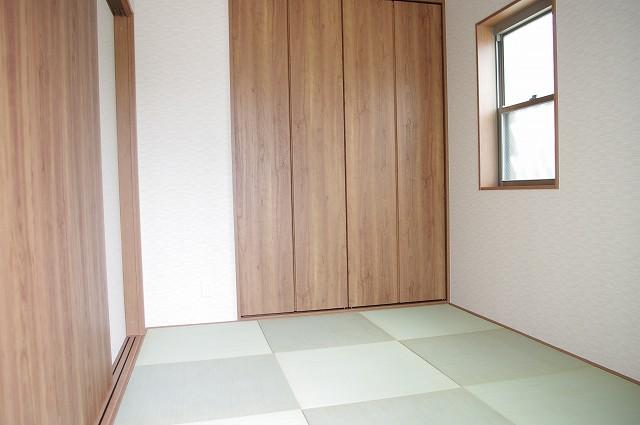 Non-living room.  [Model House: No. 6 areas]  Stylish Ryukyu tatami Japanese-style. Also closet-like door of the closet!