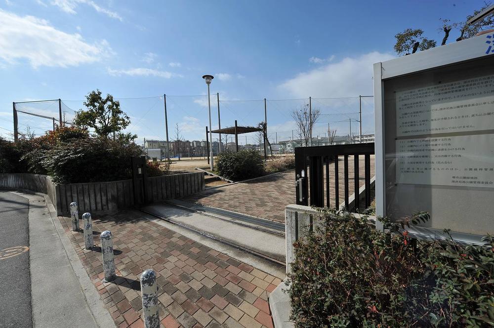 park. Amaike 80m until the green square