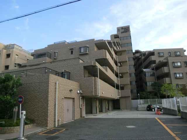 Local appearance photo. Located in the popular quiet residential area. It is a high-grade apartment.