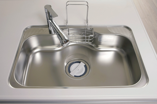 Kitchen.  [Wide type silent sink] Wide sink washable well as large pot easier. It is provided with a control plate on the back of the sink, It is silent type to suppress such as water splashing sound (same specifications)