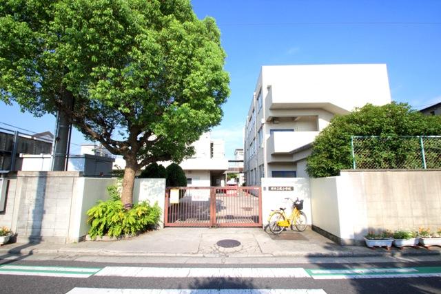 Primary school. 530m to Sakai City Feng Elementary School