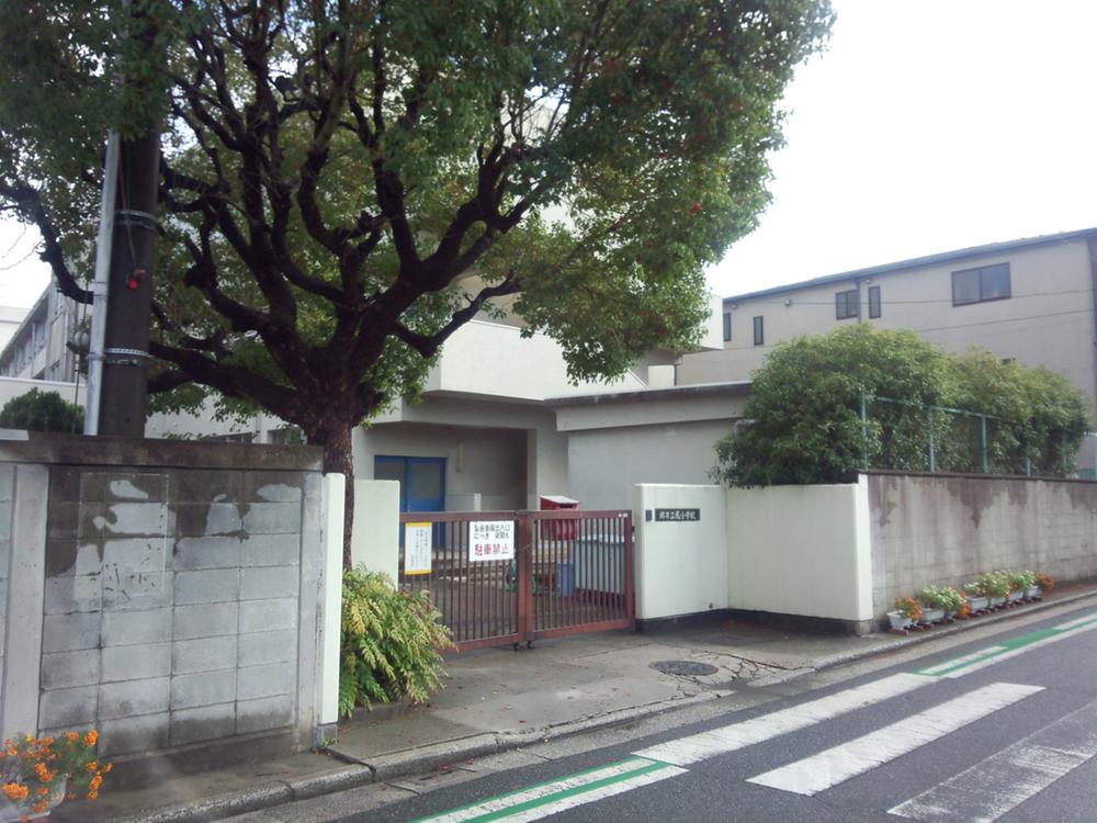 Primary school. 641m to Sakai City Feng Elementary School