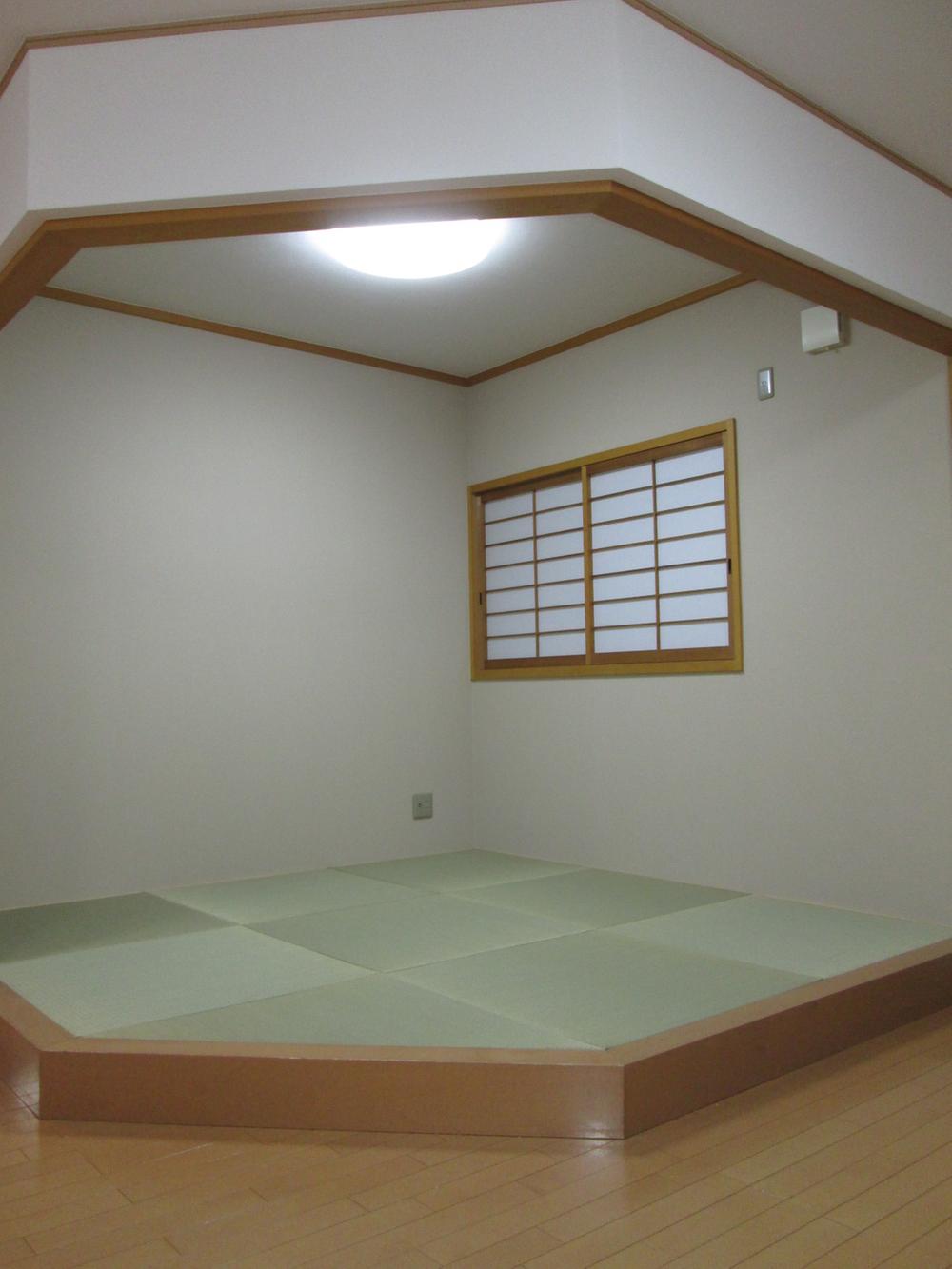 Non-living room. Tatami corner of the tatami replacement already feels Masu calmness. 