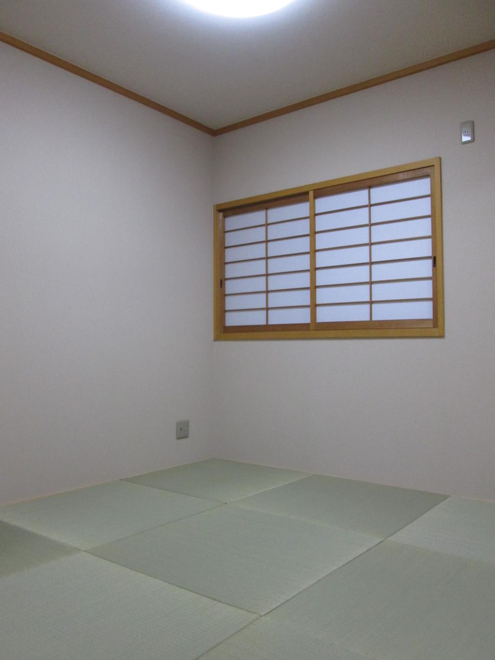 Non-living room. Tatami corner with a design.