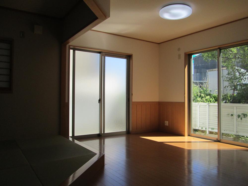Living. Lighting preeminent spacious living.