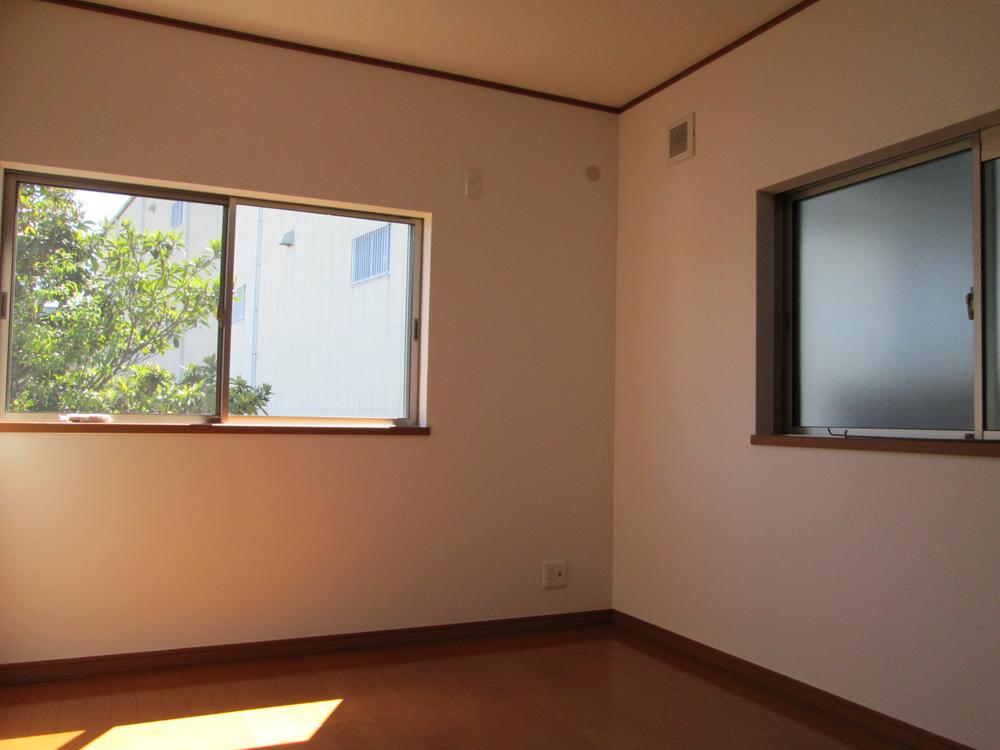 Non-living room. It is also good morning of waking up in a bright Western-style.