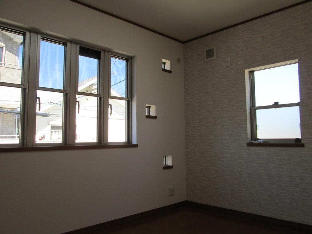 Non-living room. Windows good many pleasant Western-style. 