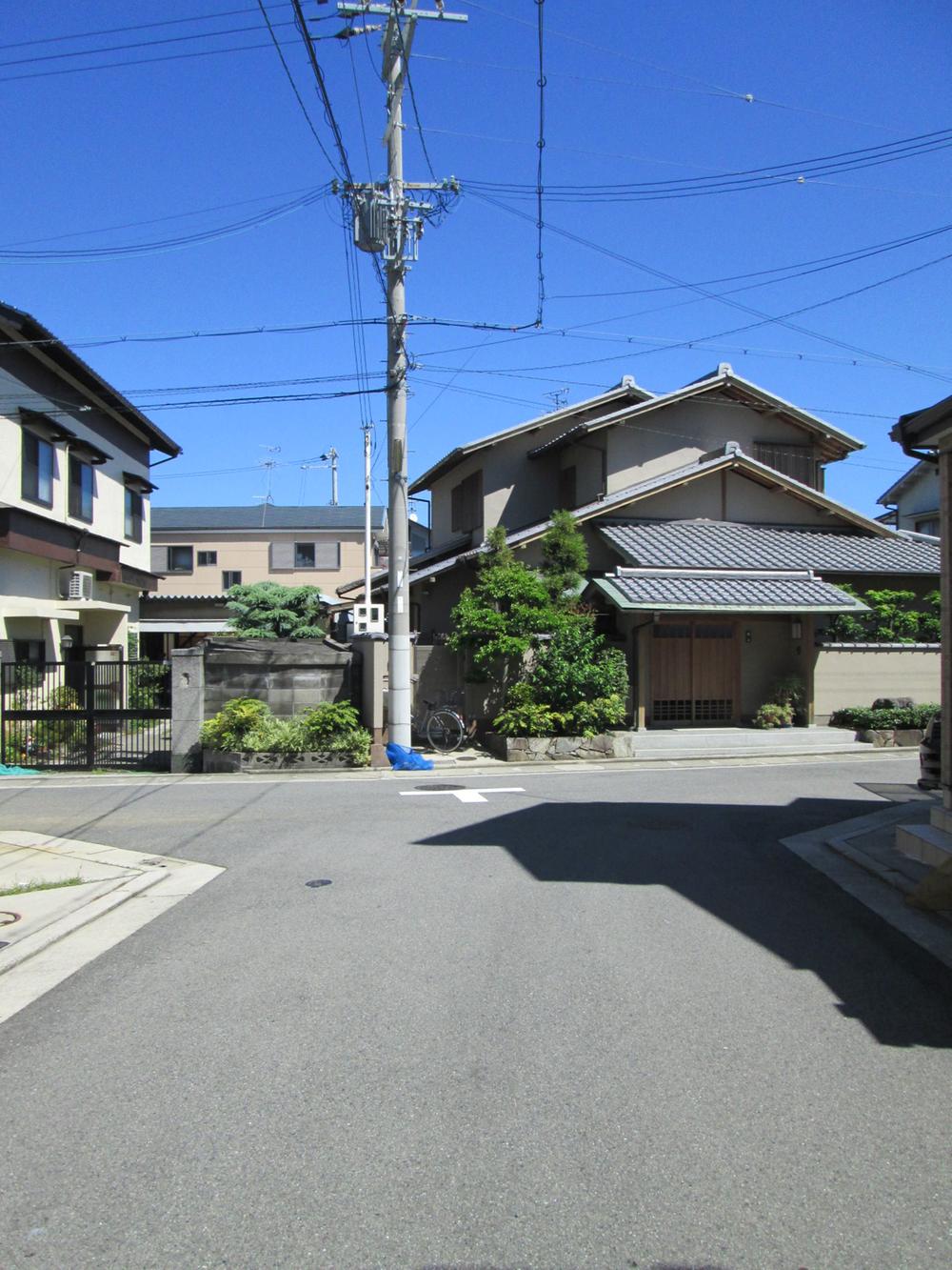 Local photos, including front road. Front road is also widely quiet residential area.