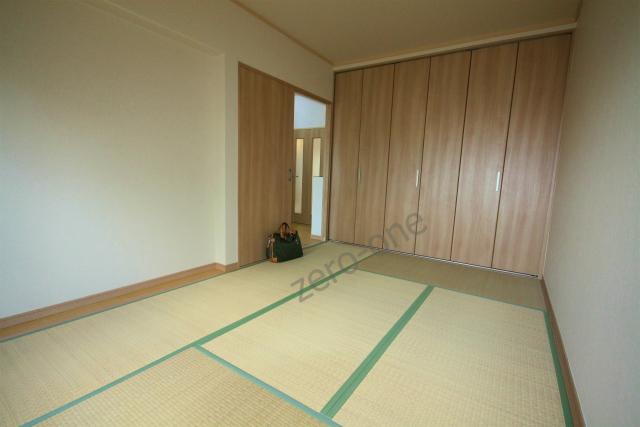 Non-living room. Japanese-style room It is spacious space
