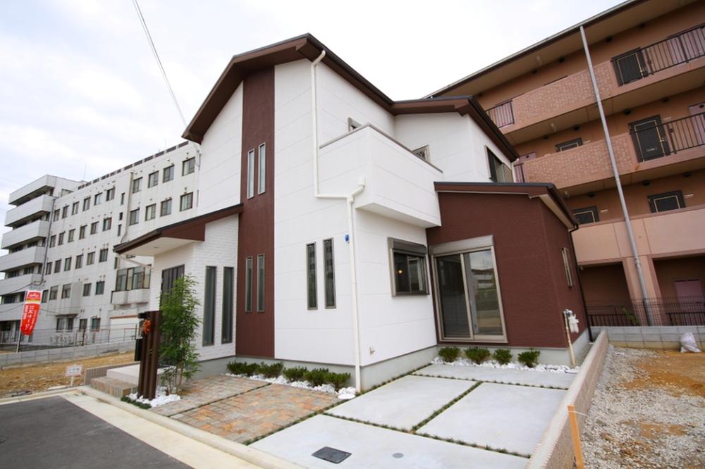 Local appearance photo.  [Model house] Our proud of Happy Story Town is born from JR Hanwa Line "Hatsushiba" station in a good location, a 10-minute walk.