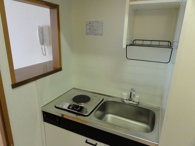Kitchen. With electric stove.