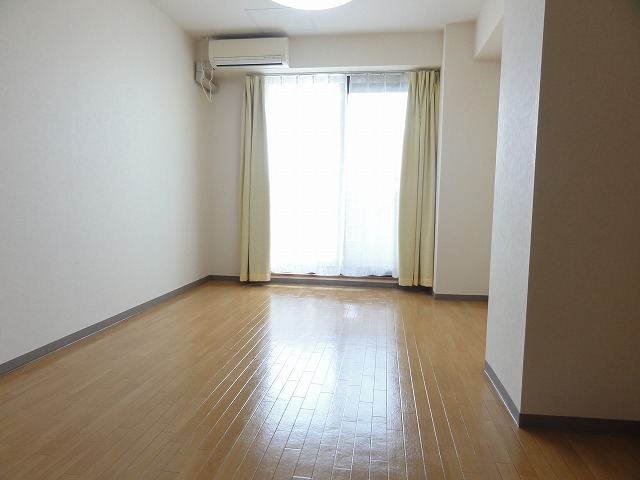Living and room. Spacious 9 Pledge of Western-style (flooring) ^^