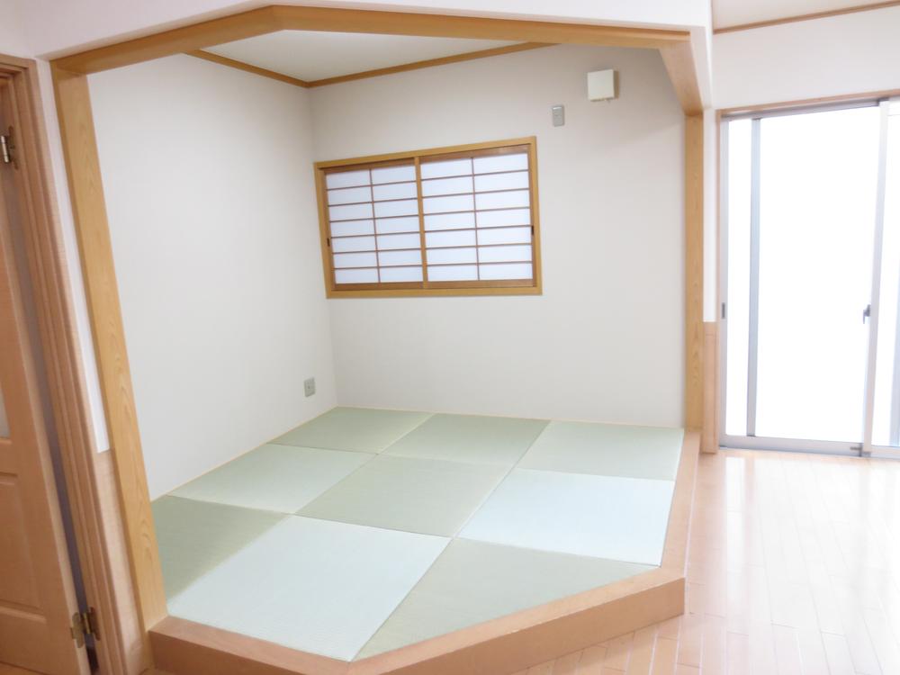 Non-living room. There tatami corner nice in the living room