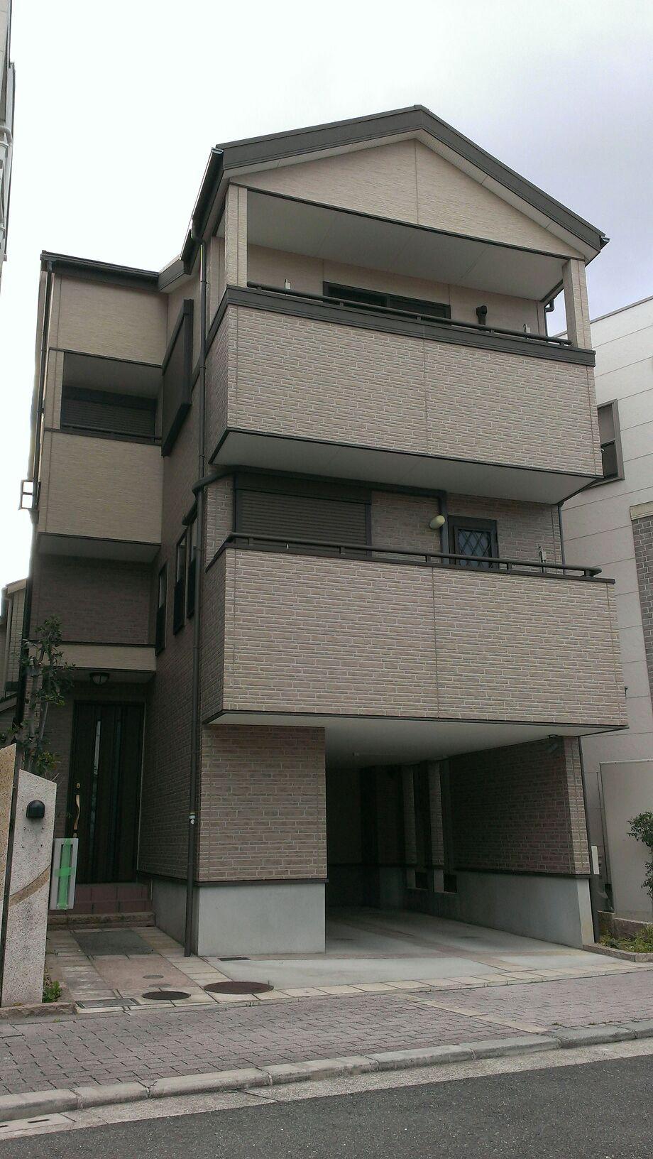 Local appearance photo. It is with a large garage. It does not wet even a rainy day in the built-in garage.