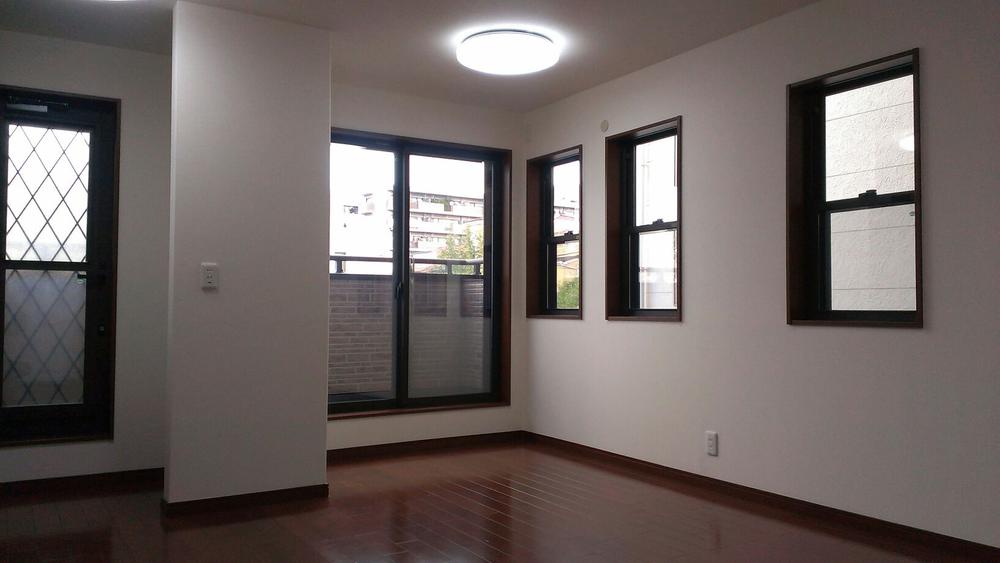 Living. All rooms renovation is settled because it is immediately preview Allowed.