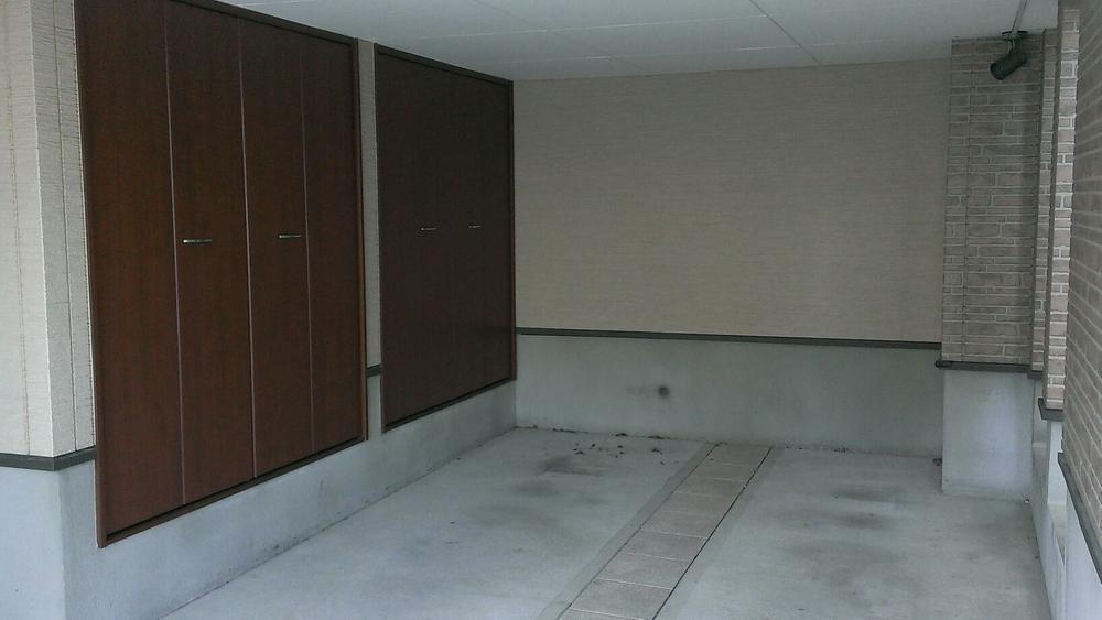 Parking lot. Parking space is also abundant even afford housing.