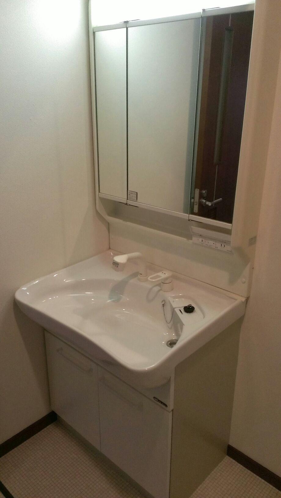 Wash basin, toilet. It is a wash basin with cleanliness.